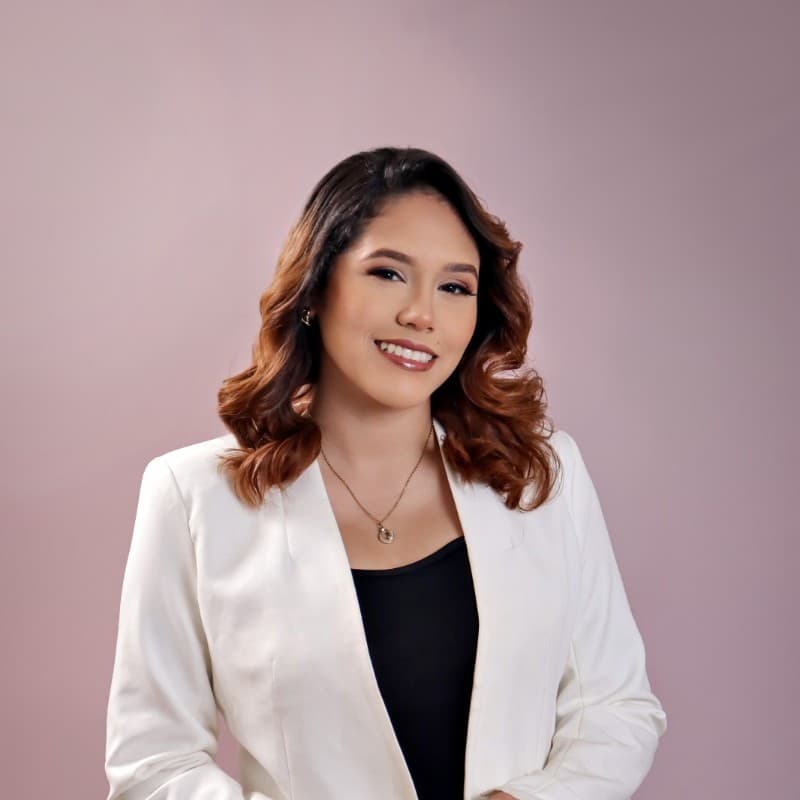 Alejandra Flores